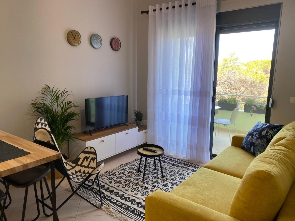 Cheerful 2-Bedroom Apartment In Golem Golem  Ngoại thất bức ảnh